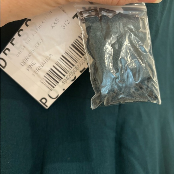 Dress The Population - Picture 6 of 7